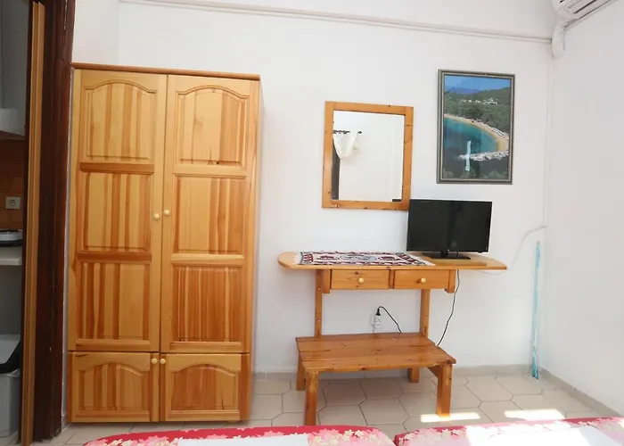 Castor Aparthotel 3*