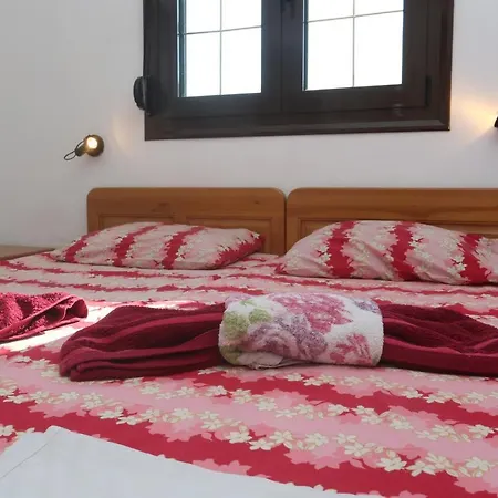 Castor Aparthotel 3*