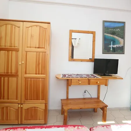 Castor Aparthotel 3*