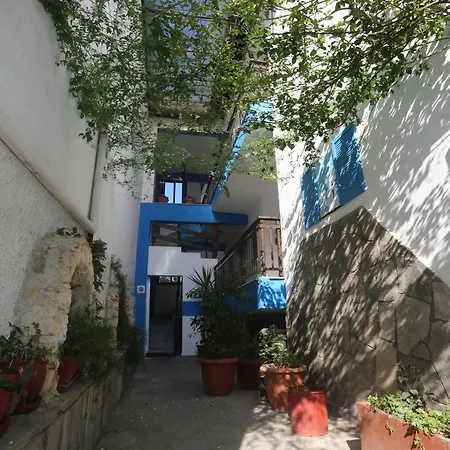 Castor Aparthotel 3*